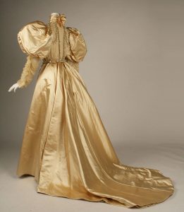 back view of 1895 wedding dress