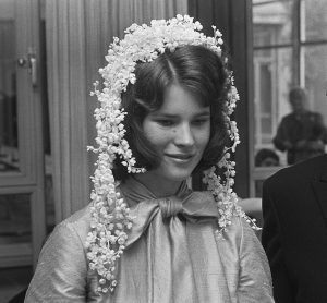 1973 bridal headpiece